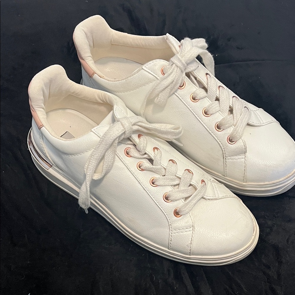 Steve Madden White Sneakers with Pink Accents 8.5